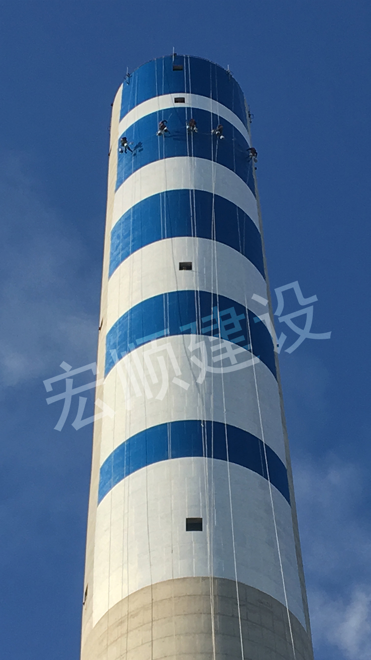 水泥煙囪外壁刷藍(lán)白色環(huán)標(biāo)識(shí)能讓城市環(huán)境添加一道風(fēng)景！
